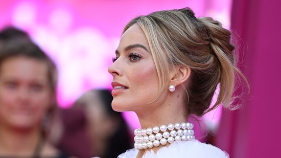 Margot Robbie még sosem volt ennyire gyönyörű, hercegnőként ragyogta be a vörös szőnyeget