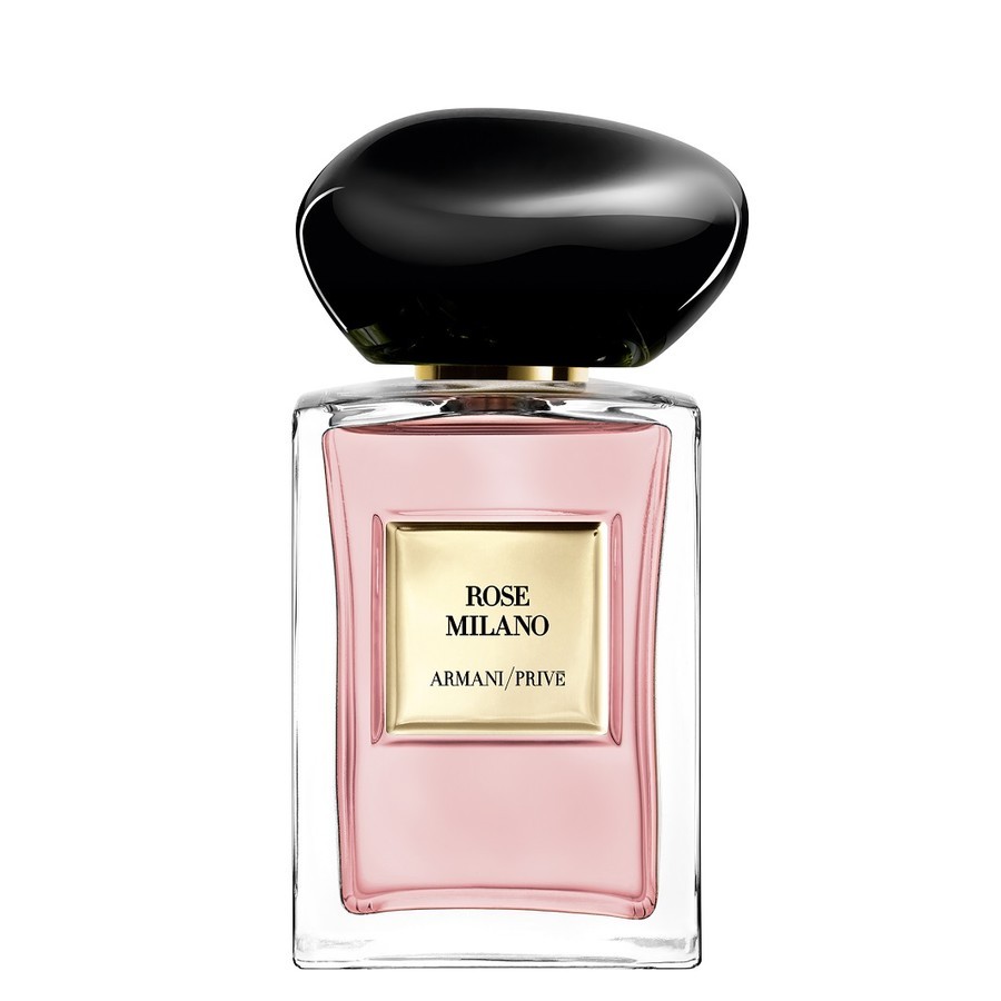 A két szívillat, a rózsa és jázmin erejével a csábítás kezdetét veszi. A ciprusi rózsa, mely a milánói elegancia emblematikus jelképe. A rózsa egy új értelmezése, melyben a szirmok magával ragadó illatát a pacsuli és a moha földes és füstös jegyei emelik fel, és a fenséges gyümölcsös jegyek finomítják. Rose Milano edt GIORGIO ARMANI ARMANI PRIVÈ 63 290 Ft/50 ml (1265,8 Ft/1 ml)