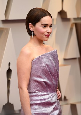 Emilia Clarke-nak szenzációsan áll a bubi