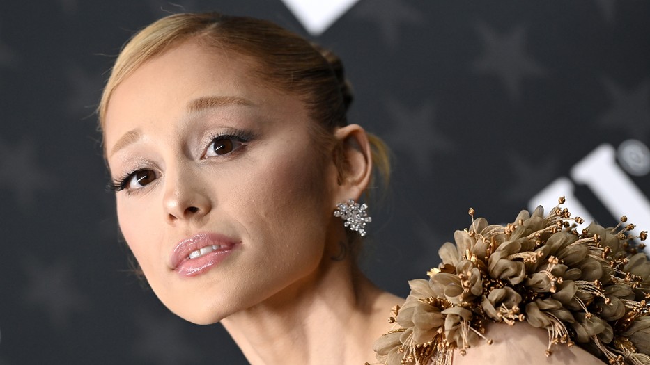 Ariana Grande Dior ruhája az egyik legemlékezetesebb darabja volt a 2025-ös Critics Choice Awards-nak
