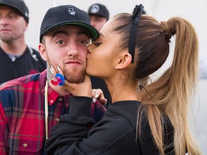 Ariana Grande-ról előkerült egy megható videó, amin Mac Miller hallgatja a dalát