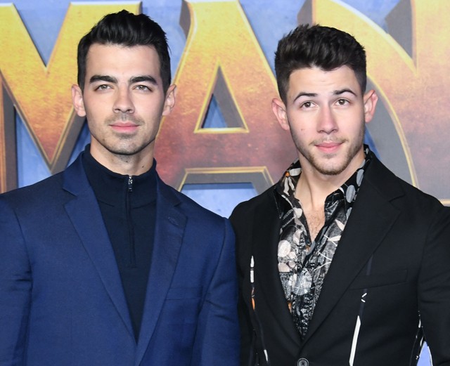 A Jonas tesók kiparodizálták a Kardashian lányok híres balhéját