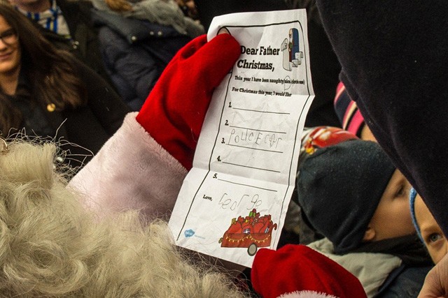 György herceg kézzel írott levelet küldött a Mikulásnak! Ezt az egy dolgot kéri karácsonyra!