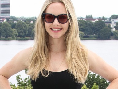 Amanda Seyfried nadrágja egy csodálatos nyári alapdarab, amit már pár ezer forintért beszerezhetsz!