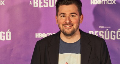 Nézd meg exkluzív interjúnkat Szentgyörgyi Bálinttal, A besúgó kreátorával!