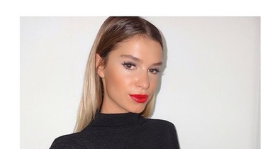 Dukai Regina vörös ajkai