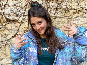 Cseri Hanna a tenger színeiben kezdi a hetet