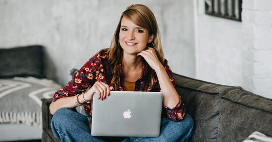 Budai Lotti: „Érdemes feltenni a kérdést magunknak: tényleg mindenáron a házasságra vágyunk?”