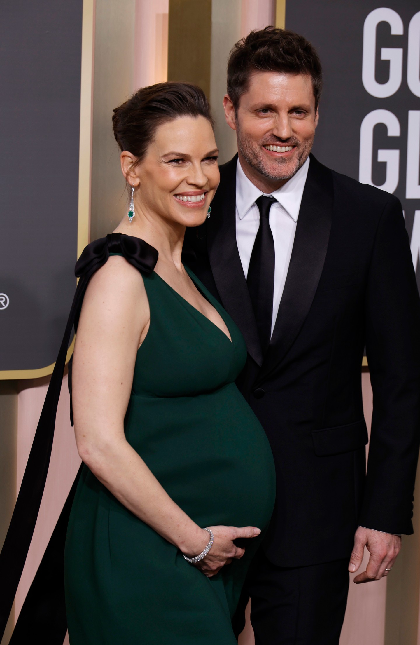 2022 októberében Hilary Swank bejelentette, hogy ő és férje, Philip Schneider ikreket várnak. Az akkor 48 éves Oscar-díjas színésznő elárulta, már nagyon régóta édesanya szeretett volna lenni. 