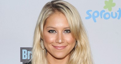 Mindenki odavan, hogy Anna Kurnyikova egy hónappal a szülés után így néz ki, de valójában a kutyája mindent visz