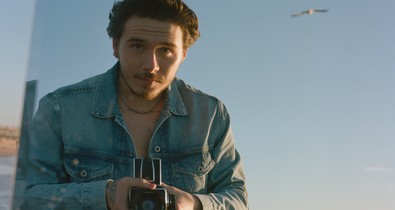 Ezt csinálja Brooklyn Beckham a zuhany alatt, és reméljük, te is!