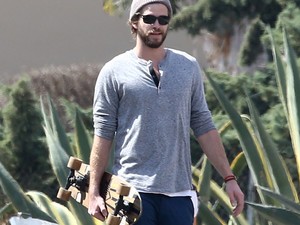Tudjuk, mi fogja bearanyozni a napodat: Liam Hemsworth