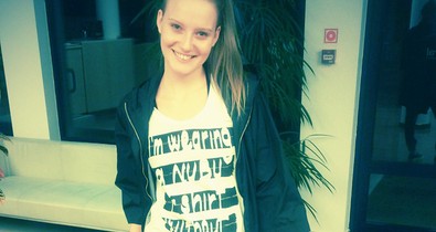 Hétköznapi laza szettben a modell