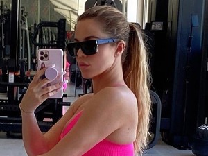 Khloé Kradashian deres szőke haja az ősz kedvenc hajszíne lesz