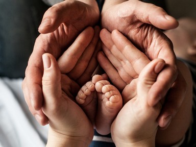 A babával egy új család is megszületik, de hogyan maradhat erős a párkapcsolat az első gyermek születése után? Beszélgetés Rády Eszter pszichológussal