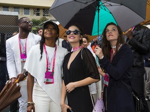 Palvin Barbi nagyon ölelgette Lewis Hamiltont! Most akkor mi van?