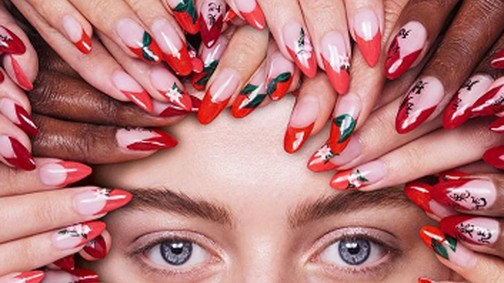 Ijesztő vagy szupermenő? Szemgolyóval díszített köröm