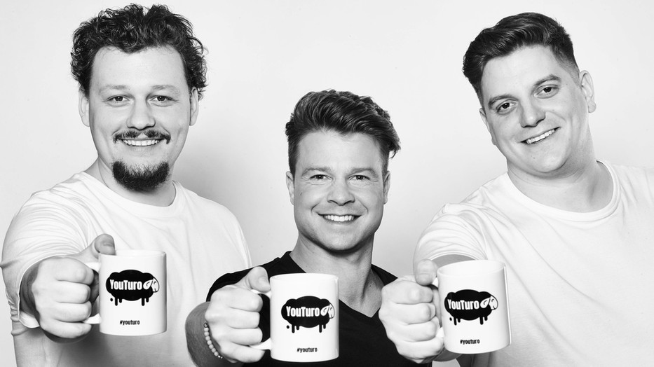 A három tehetséges színész Borbély Richárd, Varga Ádám és Urbán Richárd  Youturo néven indították el közös Youtube csatornájukat