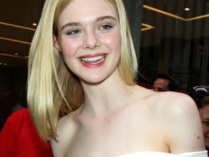 Elle Fanning haja rózsaszínű!
