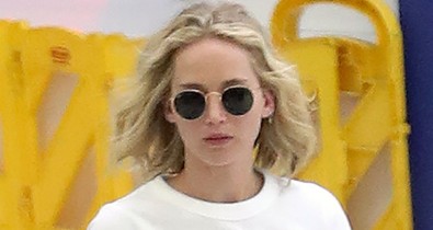 Ellenállhatatlanul csinos Jennifer Lawrence - kéz a kézben az új barátjával Párizsban