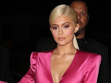 Kylie Jenner újra szőke hajjal, bombaformában ünnepelte a születésnapját