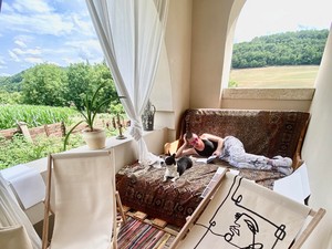 Oláh Anna a nyugalom szigetén tölt el néhány napot: egy vagány szettel ünnepelte meg