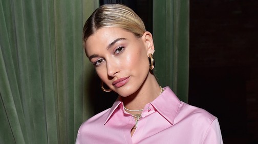 Hailey Bieber és Justin Bieber ennél nem is öltözhettek volna eltérőbben a 2021-es MTV VMA gálán