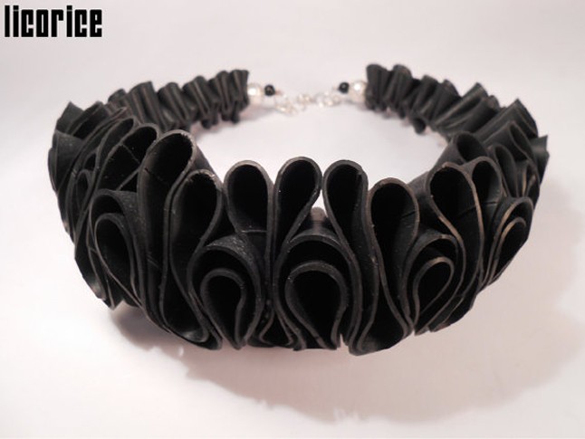 Így születik gyönyörű ékszerként újjá a bicikligumi