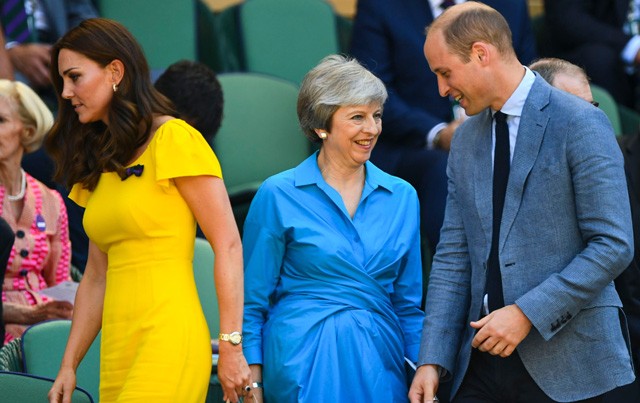 Katalin hercené, az angol miniszterelnök, Theresa May és Vilmos herceg