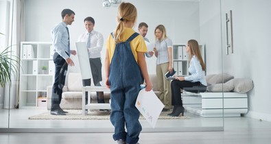 Nemcsak anyagilag, de mentálisan is probléma lehet, ha egy nő a családja miatt feladja a karrierjét