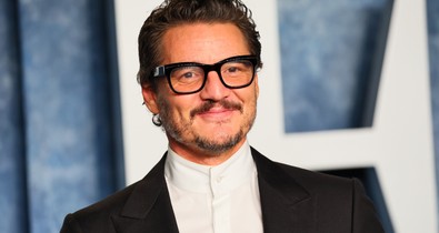 Szívszorító oka van a Pedro Pascal védjegyévé vált vörös szőnyeges póznak