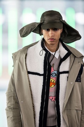 Lehet, hogy szuperszexi halász-vadász vagy, de talán a Tinderen ne egy ilyen sapkában pózolj. 