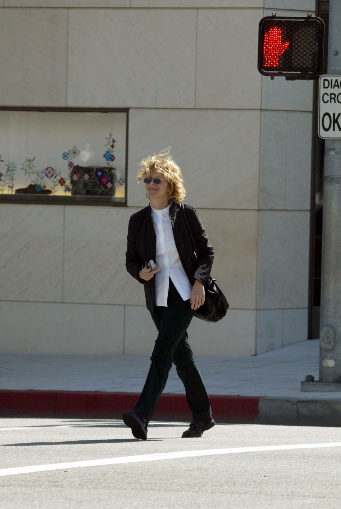 Sikkes és elegáns fekete-fehér outfit őszre - egyenesen 2003-ból. 