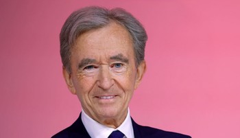 Egy férfi uralja Carrie Bradshaw gardróbját – és még csak nem is hallottál róla. Ki az a Bernard Arnault?