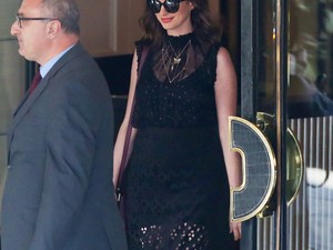 Pár héttel a szülés után Anne Hathaway már csodásan néz ki!