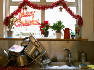 Mi áll a meghitt karácsony mögött? Főzés, mosás, takarítás és az érzelmi házimunka