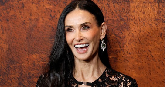 A 63 éves Demi Moore csipke meztelenruhája nem sokat bízott a képzeletre