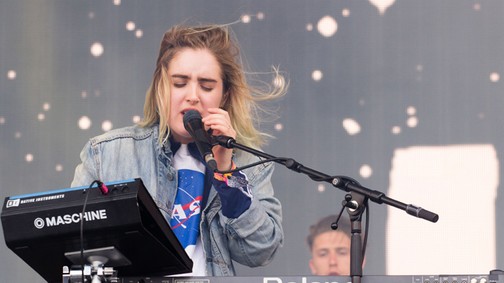 Shura, Aurora - ez a két furcsa szőkeség az új reménység