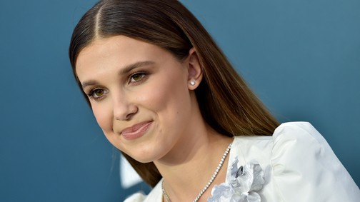 Millie Bobby Brown élete legmerészebb szettjében lépett a vörös szőnyegre