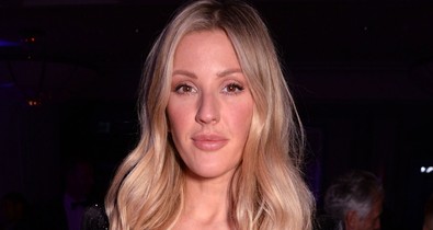 Ellie Goulding olyan kockás hasat villantott, hogy még Jennifer Lopez is csettintene
