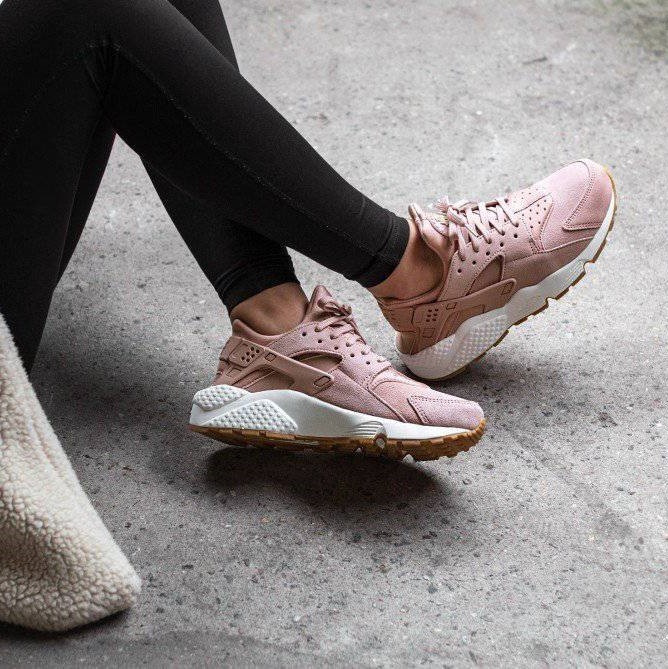 NIKE Air Huarache Run, 34 990 Forint, GLAMOUR-napokon 27 992 Forint