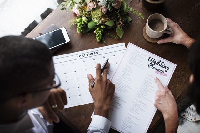 Esküvőd lesz? Csak semmi pánik, mutatjuk lépésről lépésre, mit kell tenned!