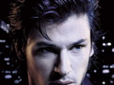 Chanel-fiú alakítja a divatcsászárt