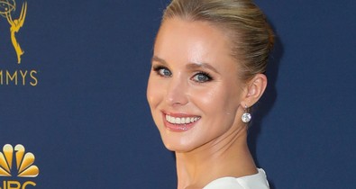 Kristen Bell ruhája teljesen minimalista és ez benne a gyönyörű