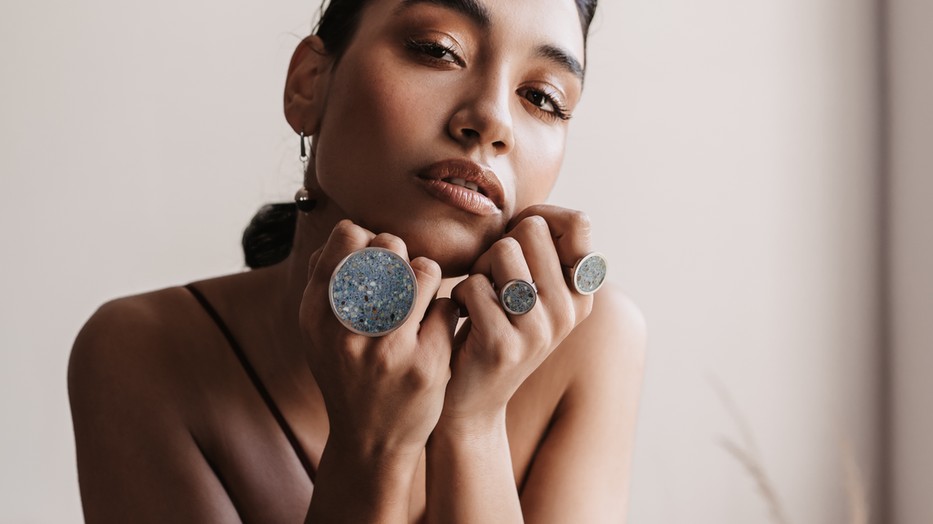 Beton, ásványok és a Duna parti kavicsok története ékszerekbe zárva - interjú Fülöp Erikával