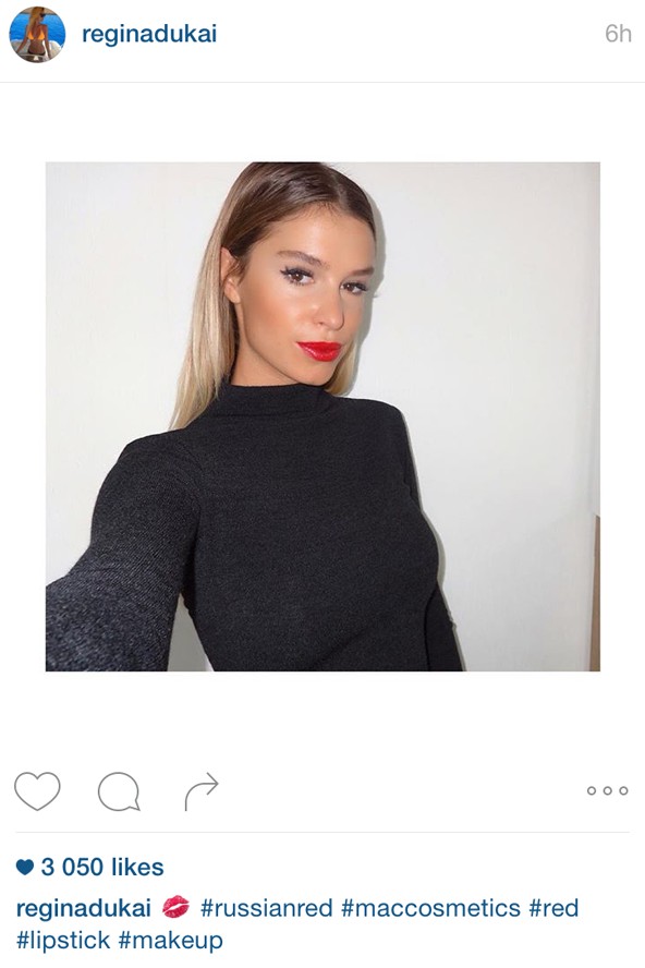 Dukai Regina vörös ajkai