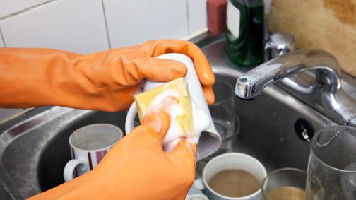 75 ezres luxus gumikesztyű, újabb divatcég dilizett be