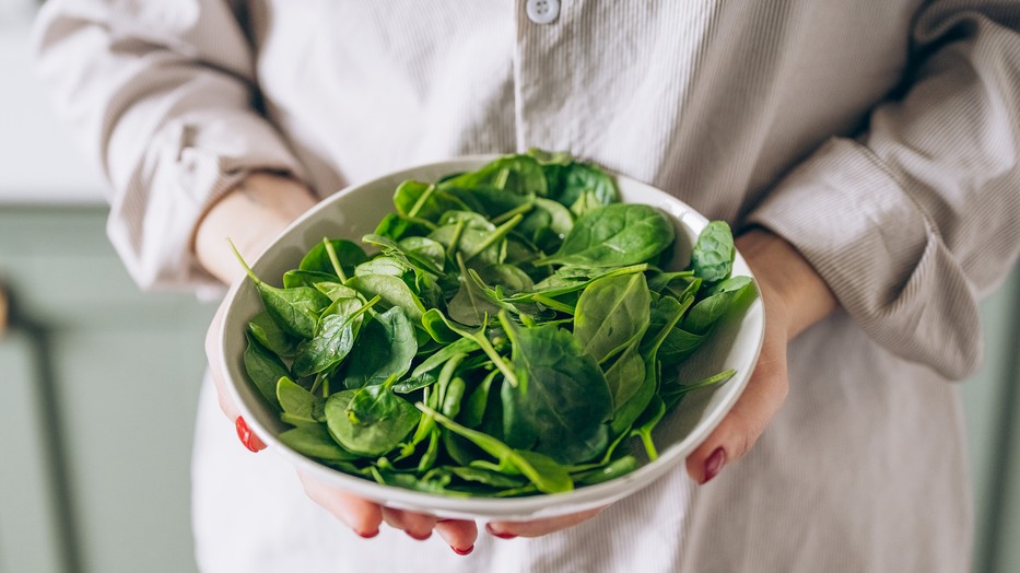 Ezeket az ételeket fokozottan érdemes fogyasztanod a menstruáció alatt