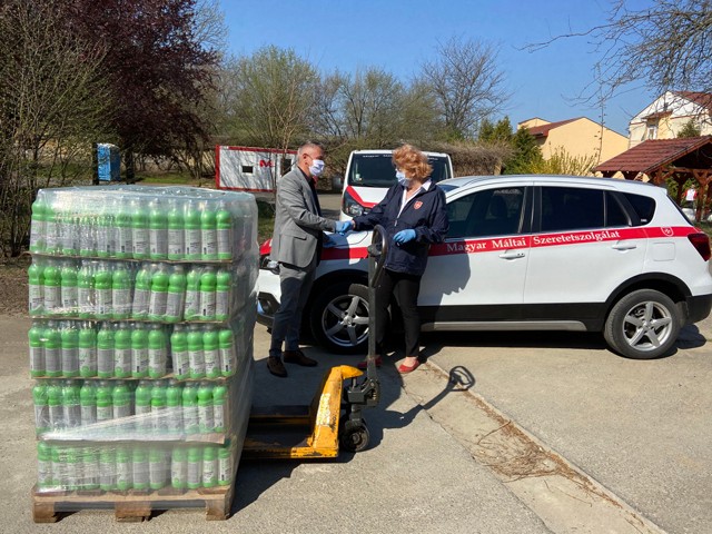 54 000 palack vitaminitalt adományoztak rászoruló családoknak, idősotthonoknak, hajléktalanszállóknak