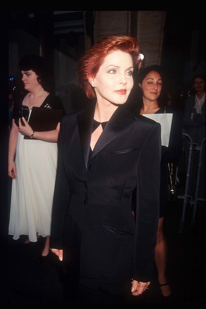 Priscilla vörösebb és rövidebb hajjal jelent meg az 1996-os Fifi Fragrance Awards díjátadóján